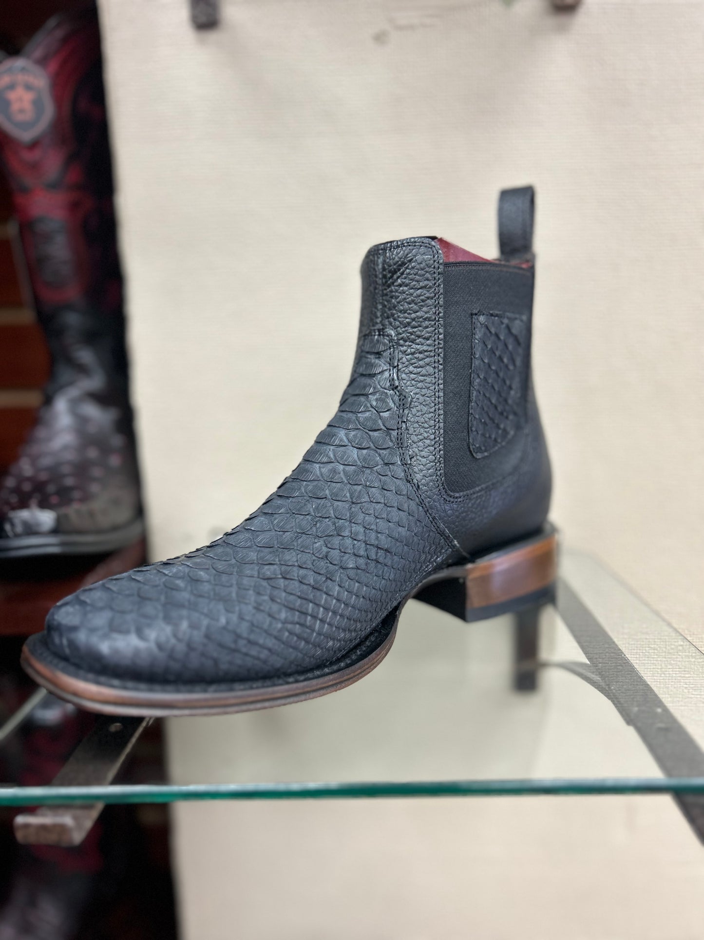Botin Vestigum Python Nobuck Black Square