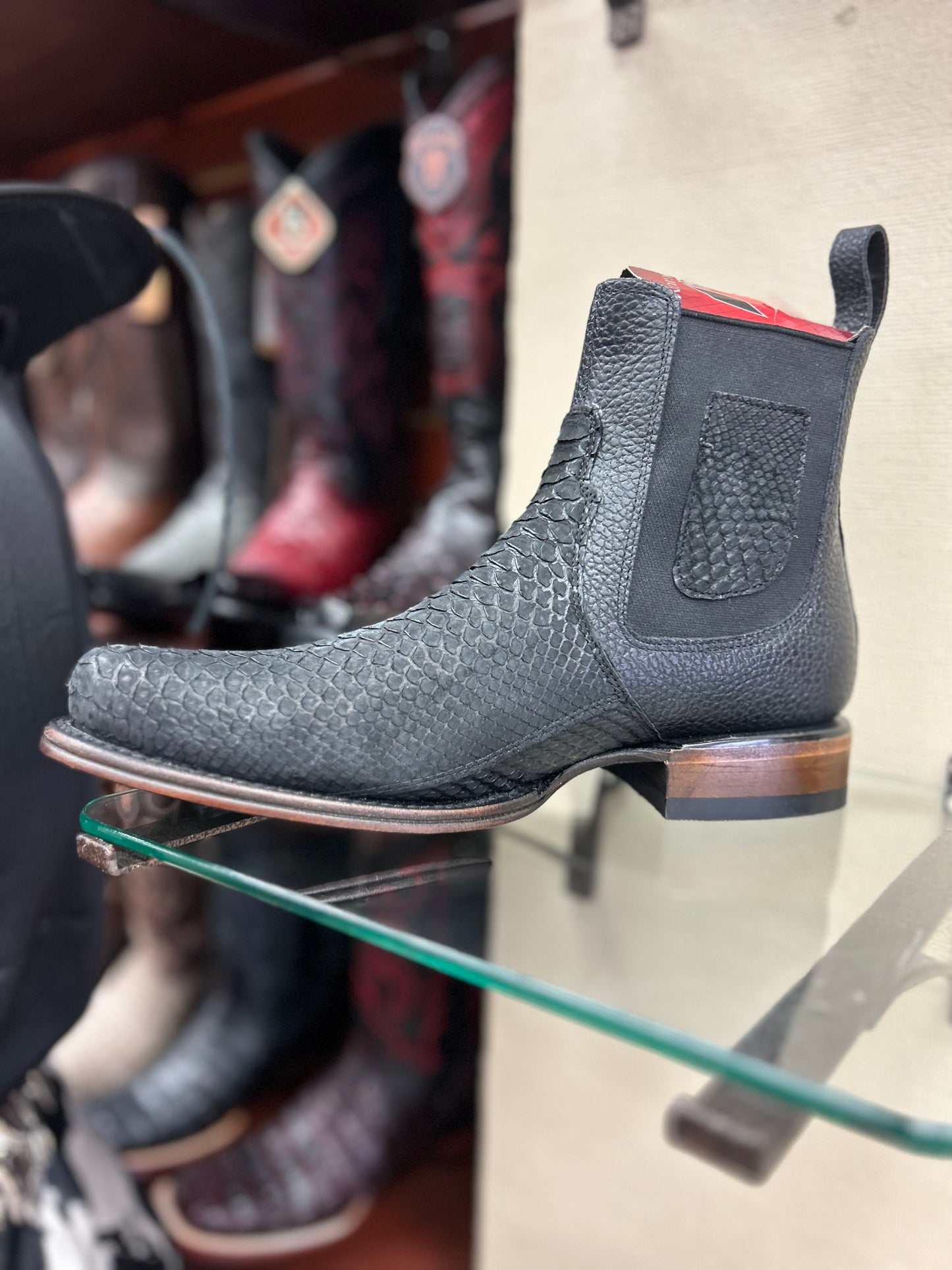 Botin Vestigum Python Nobuck Black