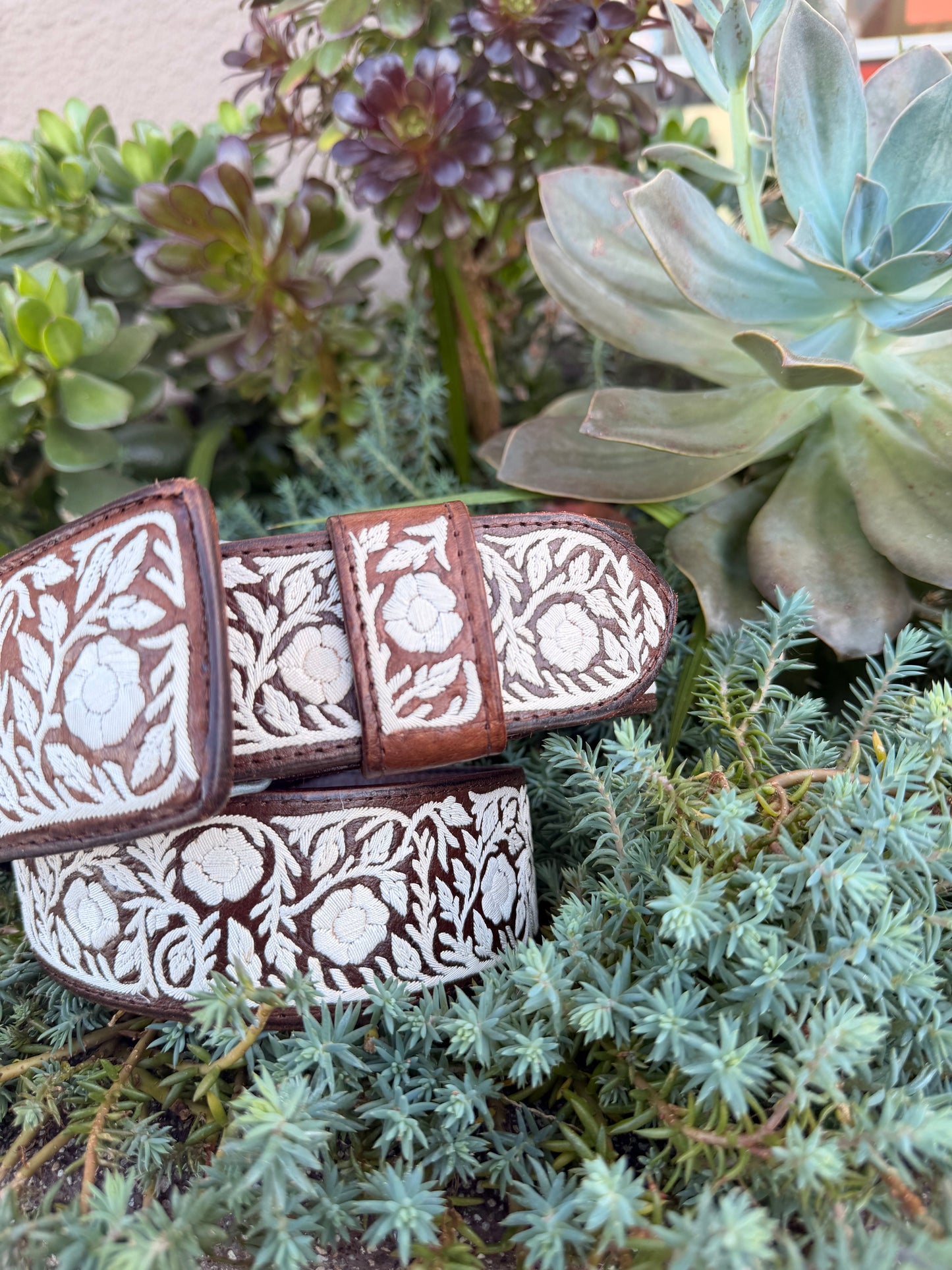 Cinto Pita Fino Chocolate Flor