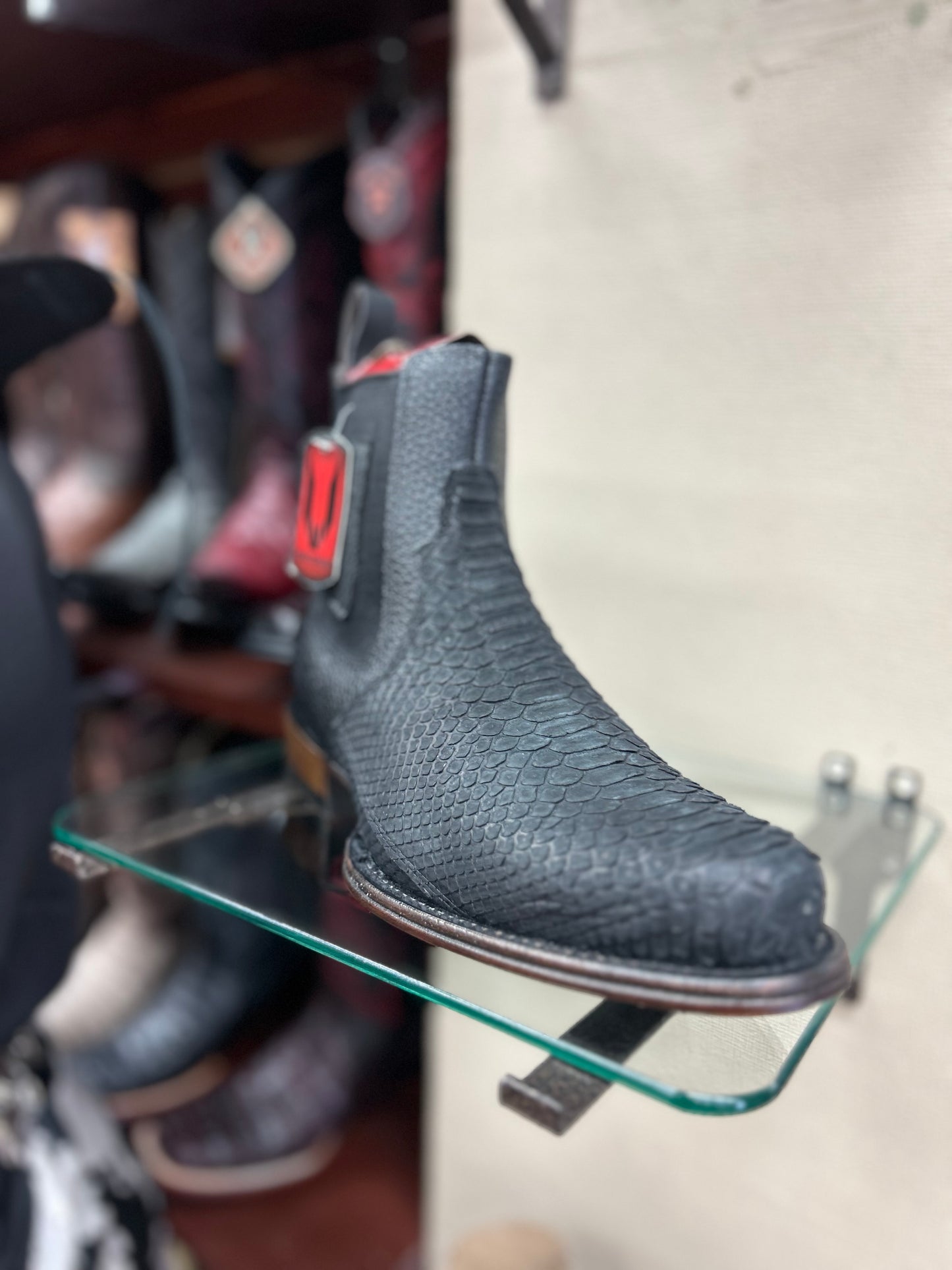 Botin Vestigum Python Nobuck Black